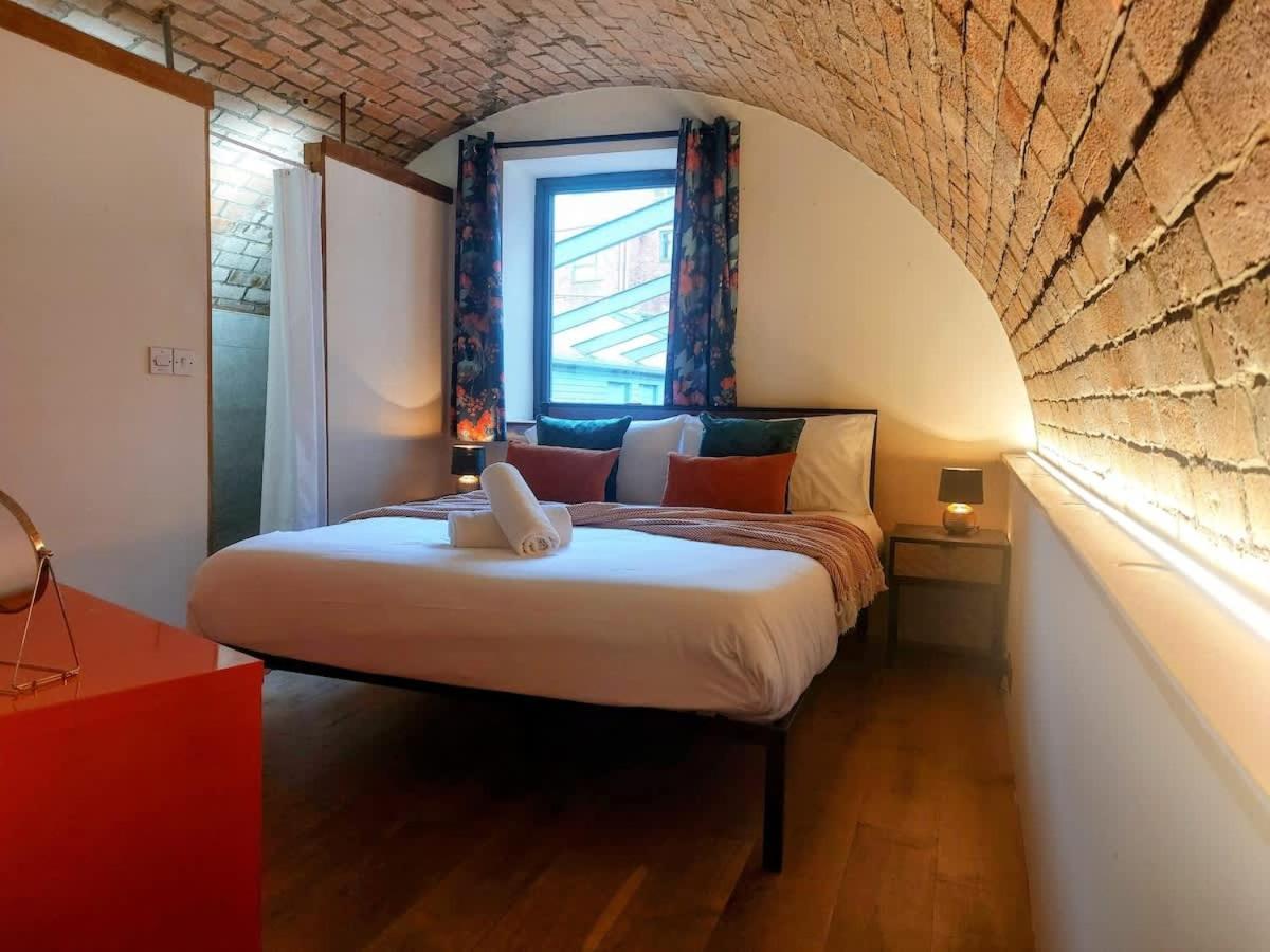 Converted Factory Loft Apartment ブリストル エクステリア 写真