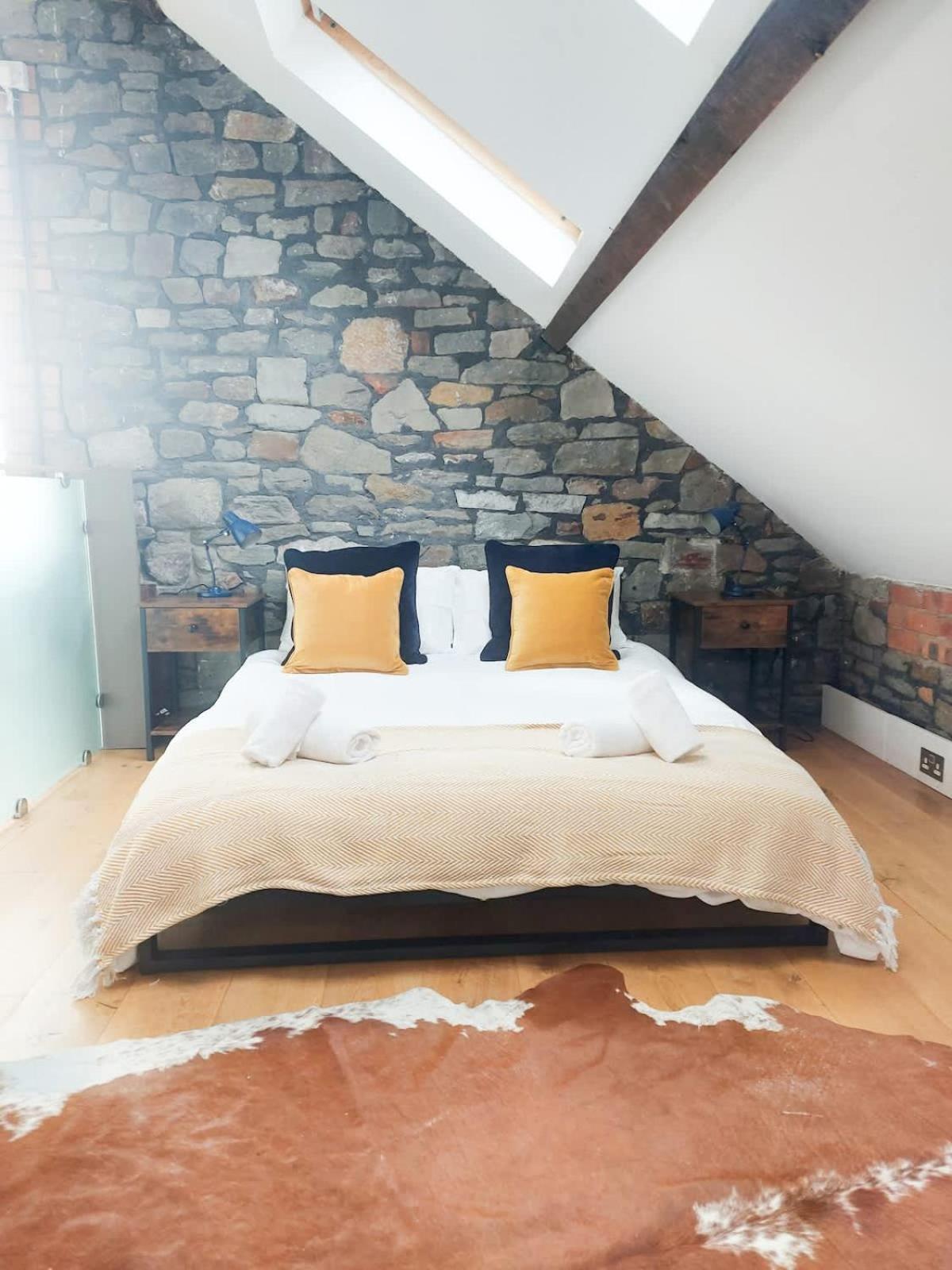 Converted Factory Loft Apartment ブリストル エクステリア 写真