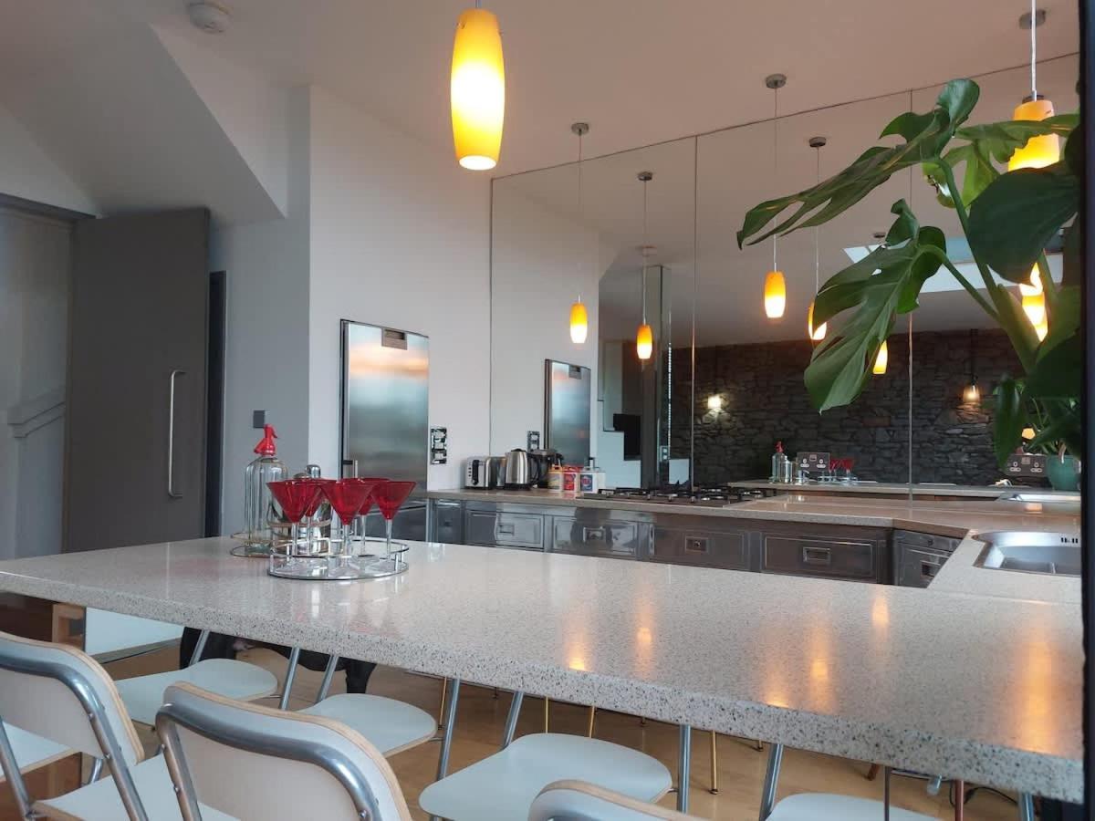 Converted Factory Loft Apartment ブリストル エクステリア 写真