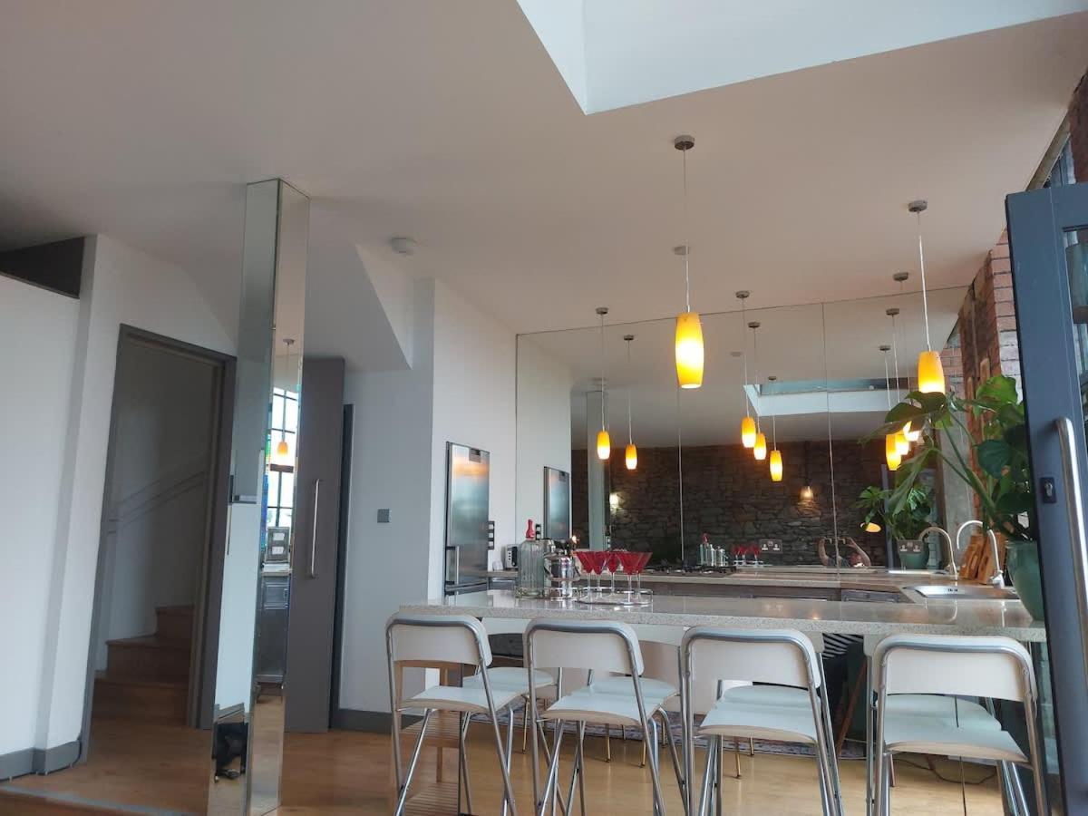 Converted Factory Loft Apartment ブリストル エクステリア 写真