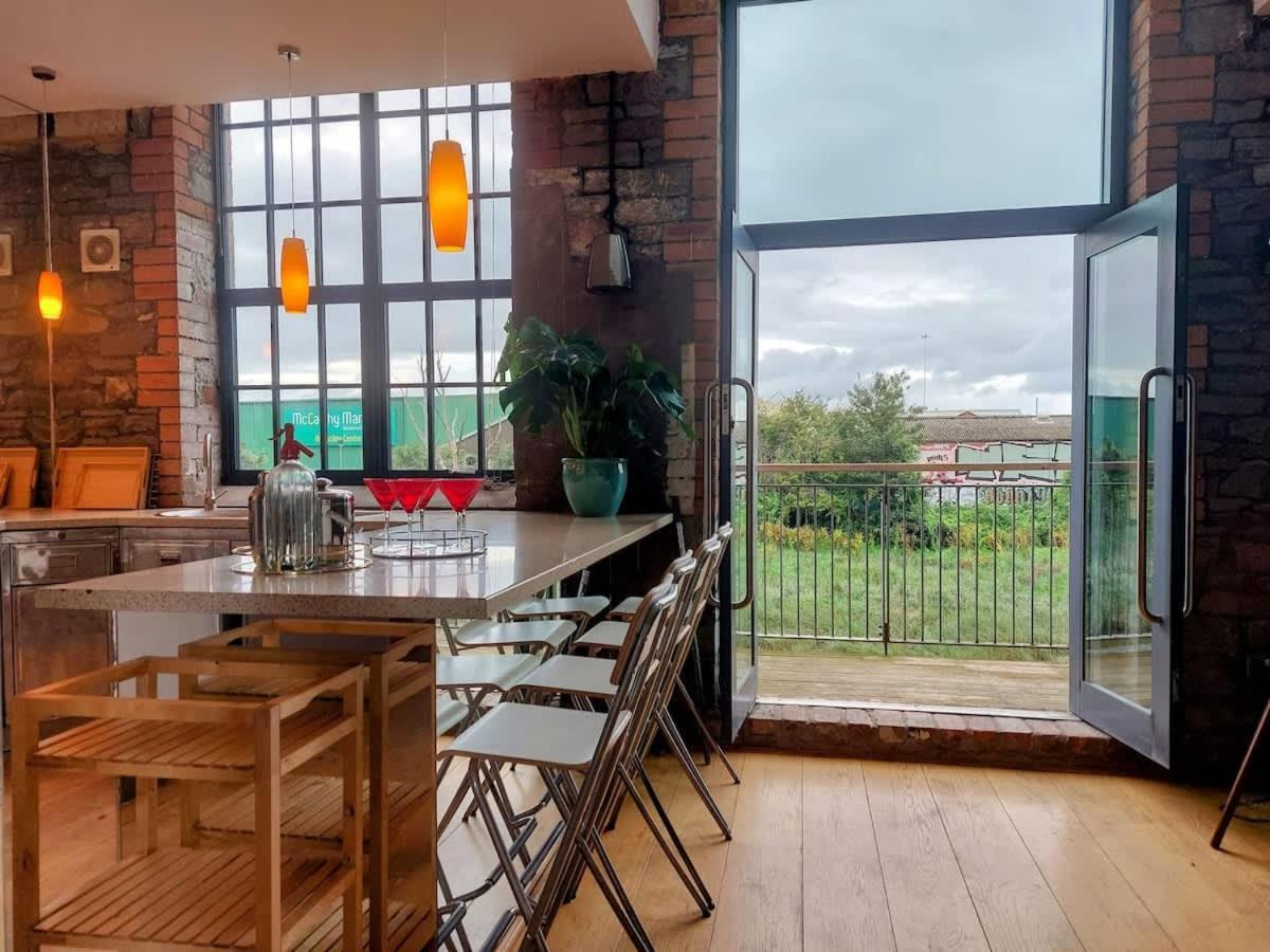Converted Factory Loft Apartment ブリストル エクステリア 写真