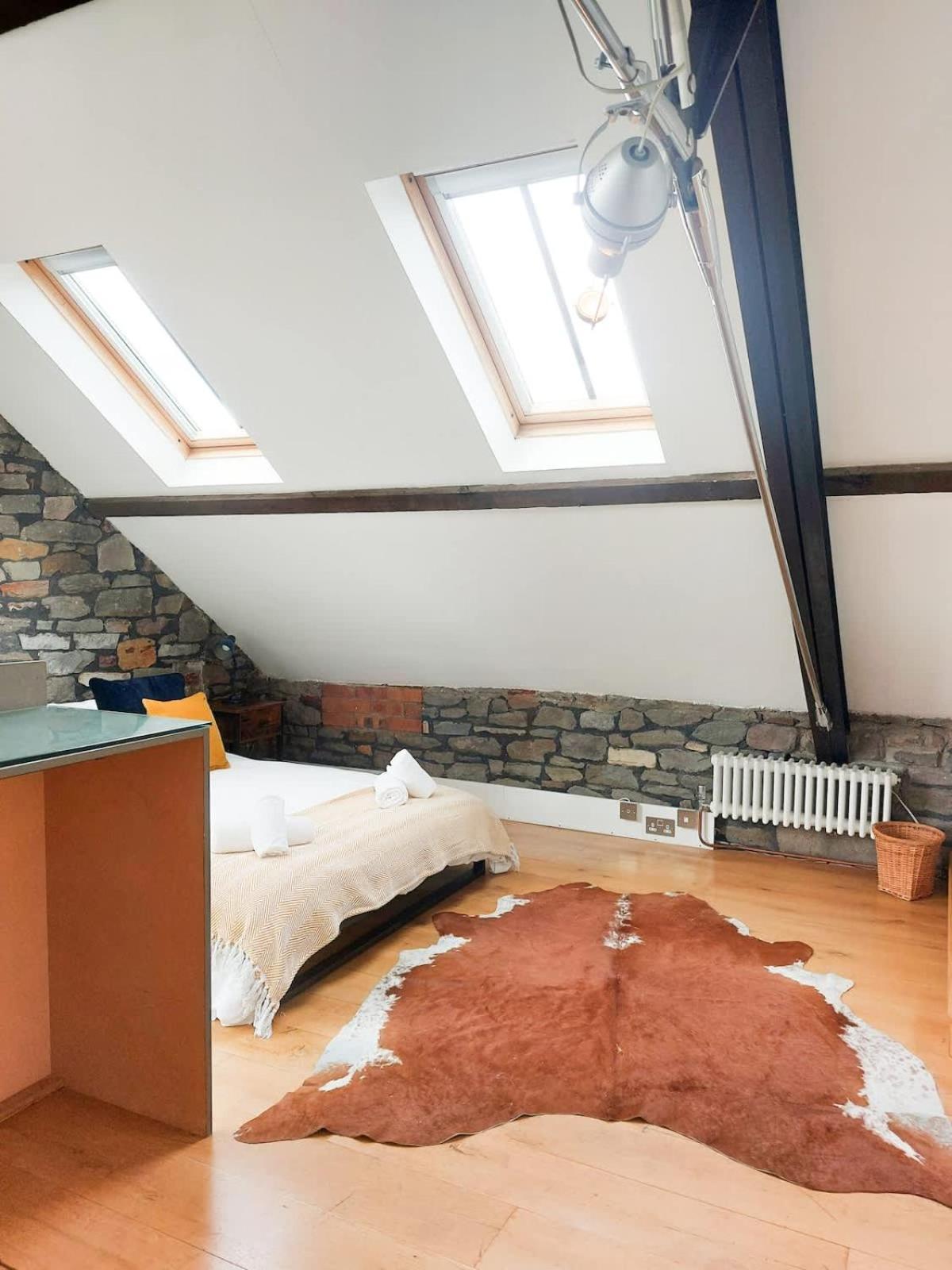 Converted Factory Loft Apartment ブリストル エクステリア 写真