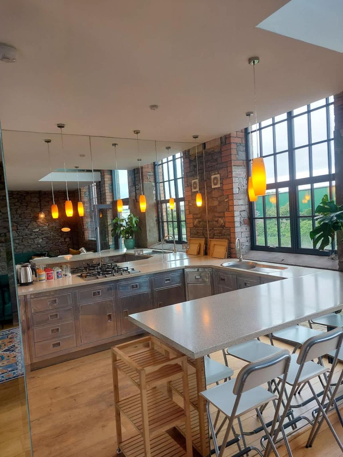 Converted Factory Loft Apartment ブリストル エクステリア 写真